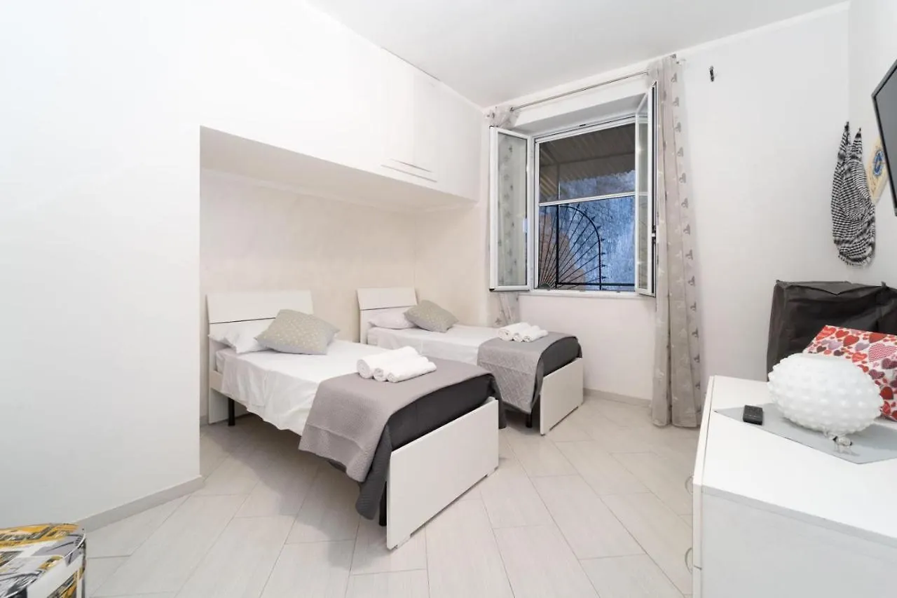 Casa Dea Napoli Apartment 0*, Naples Italy